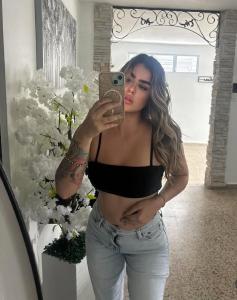 677392255: Chica busca chico en Sevilla