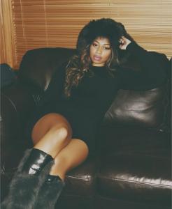 664176704: Chica busca chico en Huesca