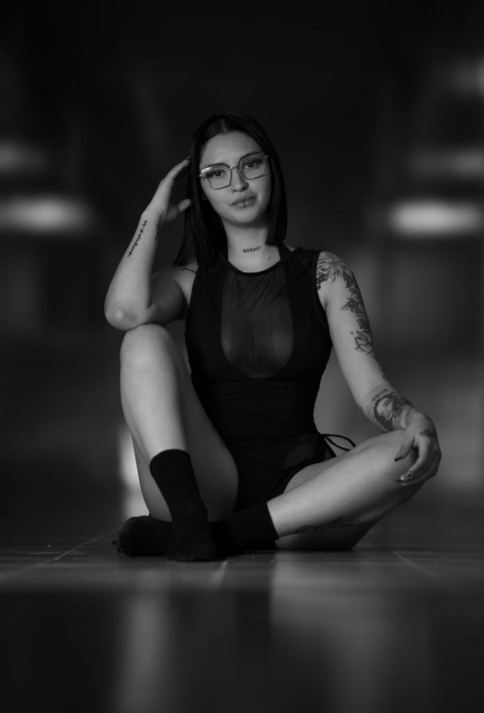 692083476: Chica busca chico en Madrid