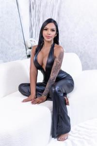 667797114: Chica busca chico en Barcelona