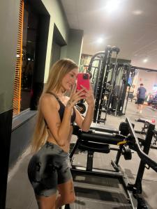 607522036: Chica busca chico en Granada