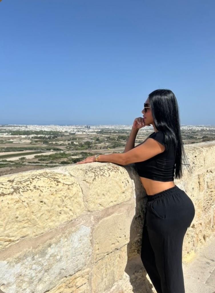 613608769: Transexual en Granada