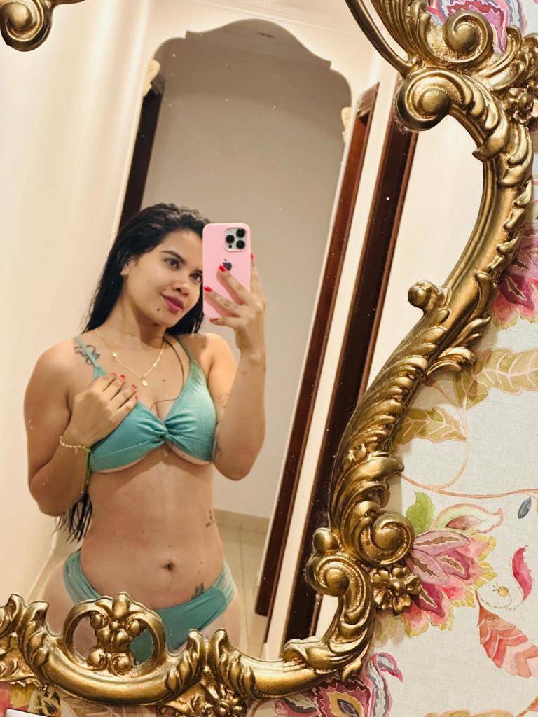 610886353: Chica busca chico en Murcia