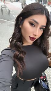 677453351: Chica busca chico en Barcelona