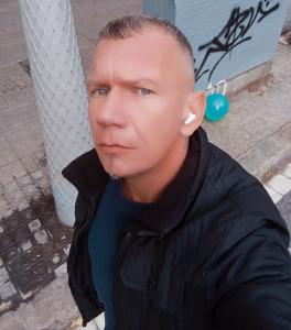 645227431: Chico busca chica en Barcelona