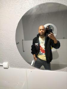 643417949: Chico busca chica en Madrid