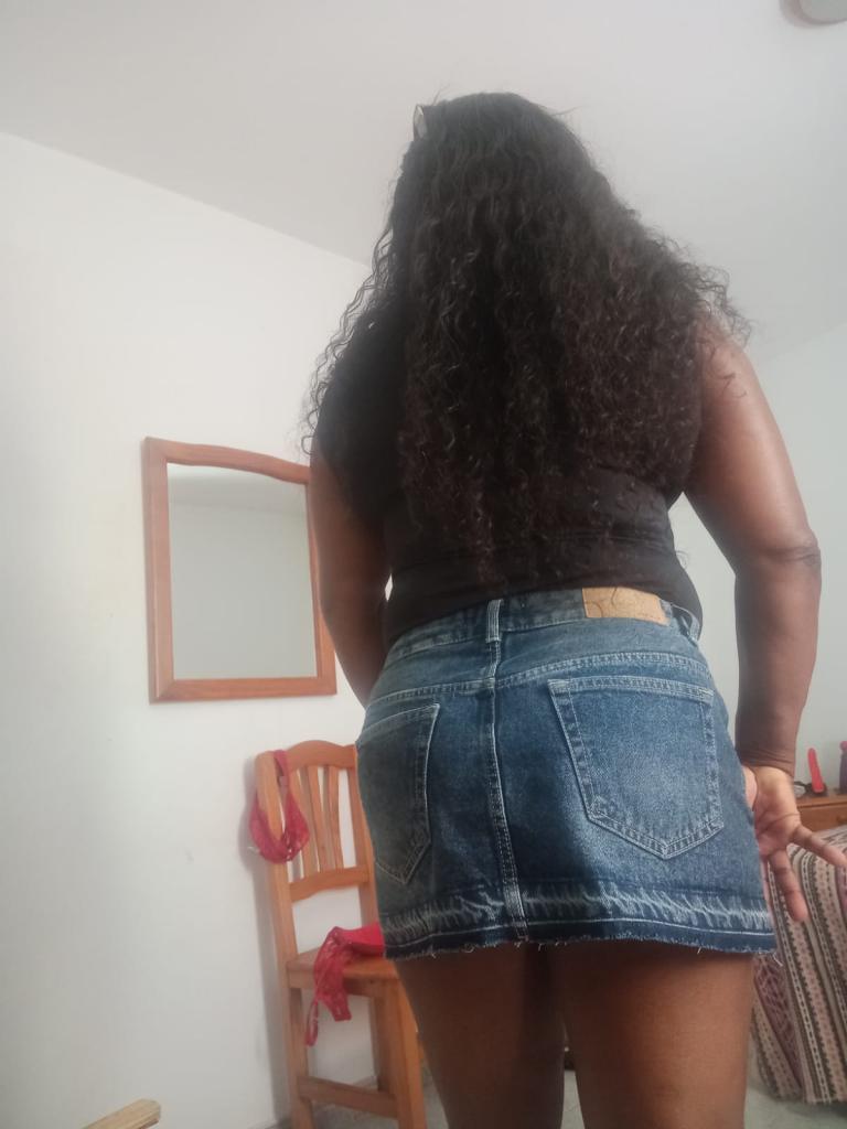 641010831: Chica busca chico en Sevilla