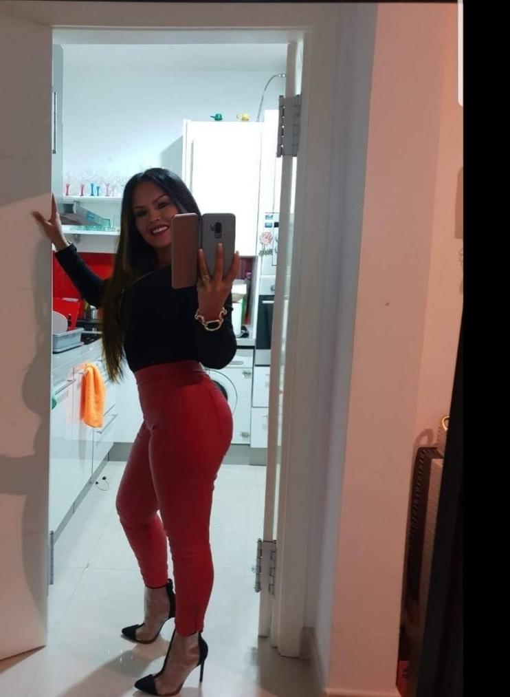 605656619: Chica busca chico en Sevilla