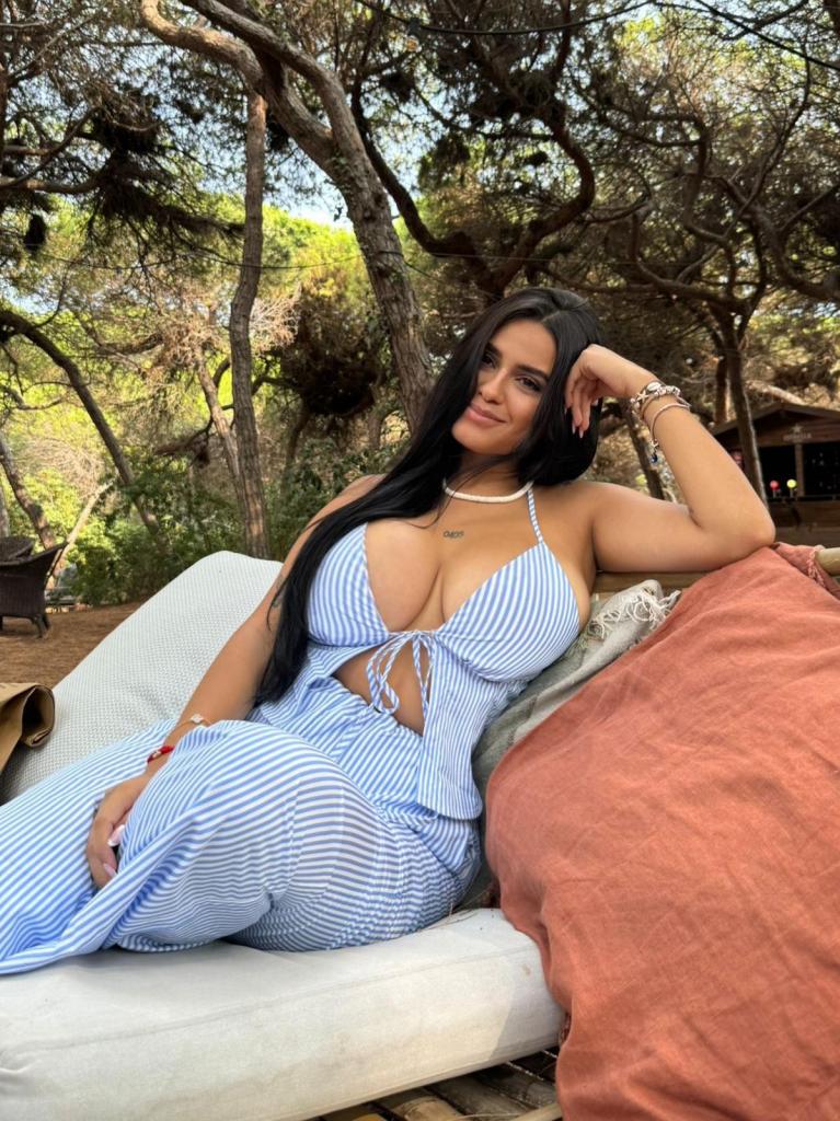 664036176: Chica busca chico en Barcelona