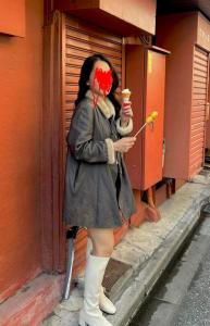 664861959: Chica busca chico en Madrid