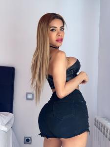 664476839: Chica busca chico en Barcelona