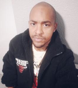 643417949: Chico busca chica en Madrid