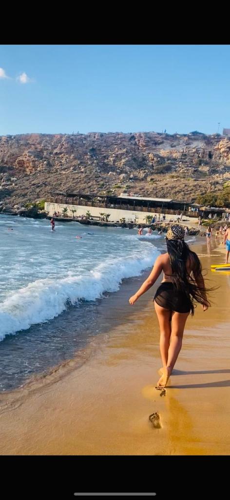 600816018: Chica busca chico en Ibiza