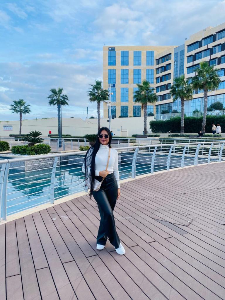 692123321: Chica busca chico en Ibiza