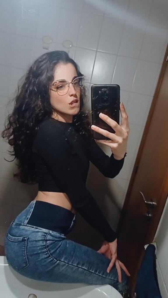 604820019: Chica busca chico en Gerona