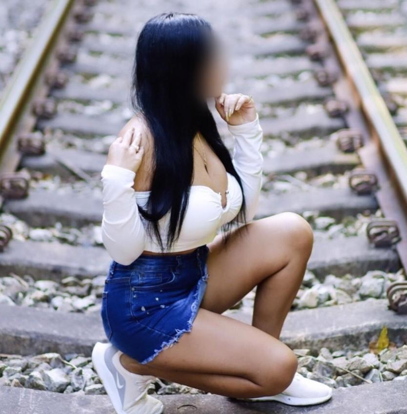 631121537: Chica busca chico en Gerona