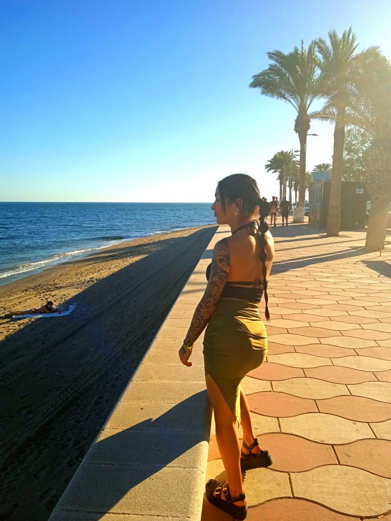 Chica busca chico en Granada: Chica busca chico