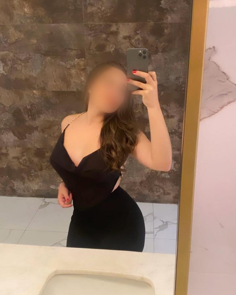 662348197: Chica busca chico en Barcelona