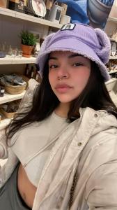 652010357: Chica busca chico en Barcelona