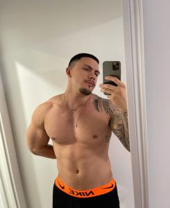 613546949: Chico busca chica en Málaga