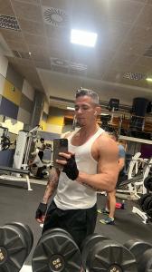 613699028: Chico busca chica en Madrid