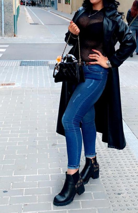 613613320: Chica busca chico en Barcelona