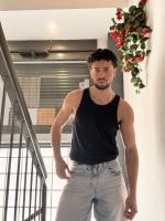 613839977: Chico busca chica en Valencia