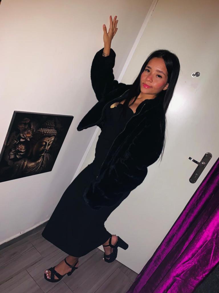 613682151: Chica busca chico en Madrid