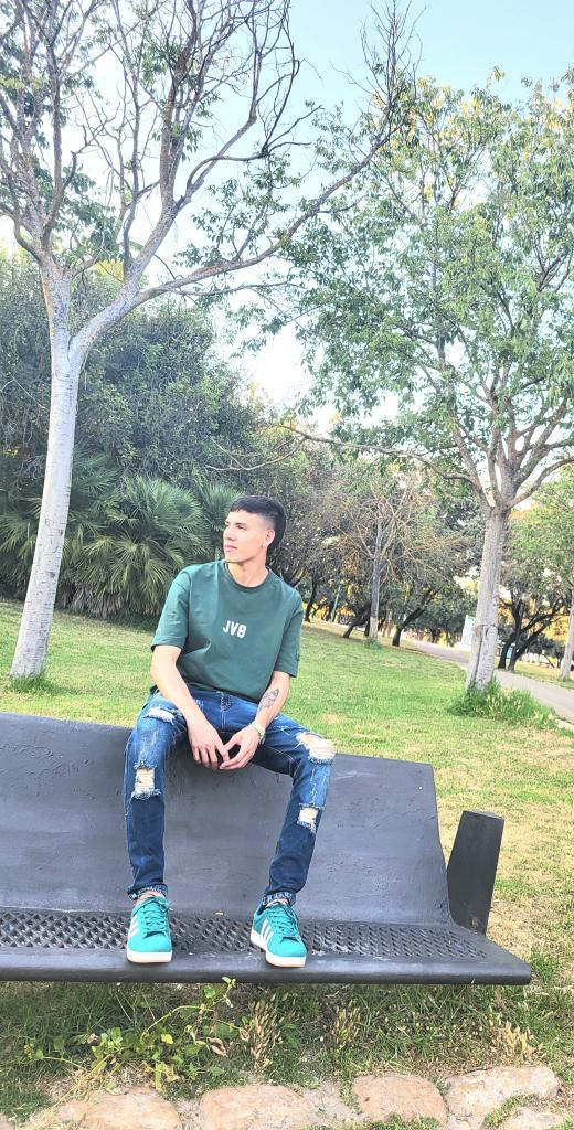 Chico busca chica en Sevilla: 