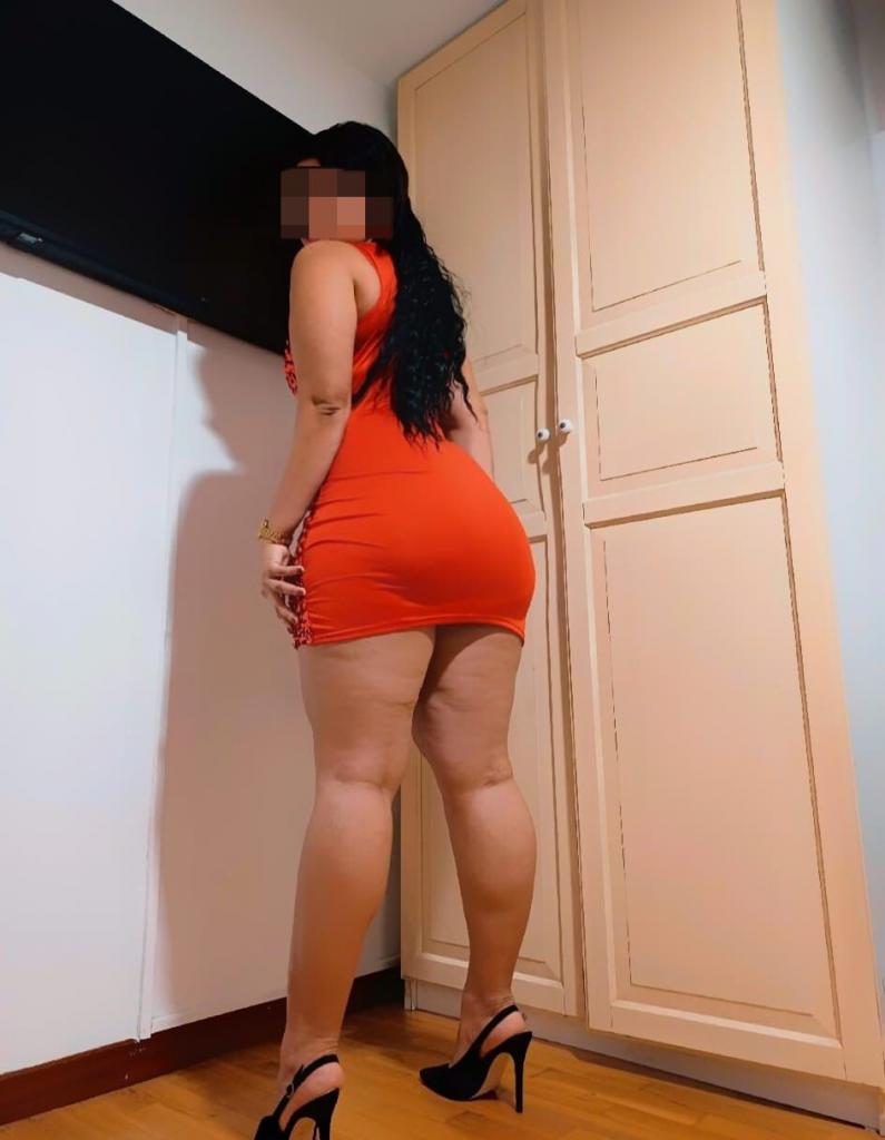 614634381: Chica busca chico en La Coruña