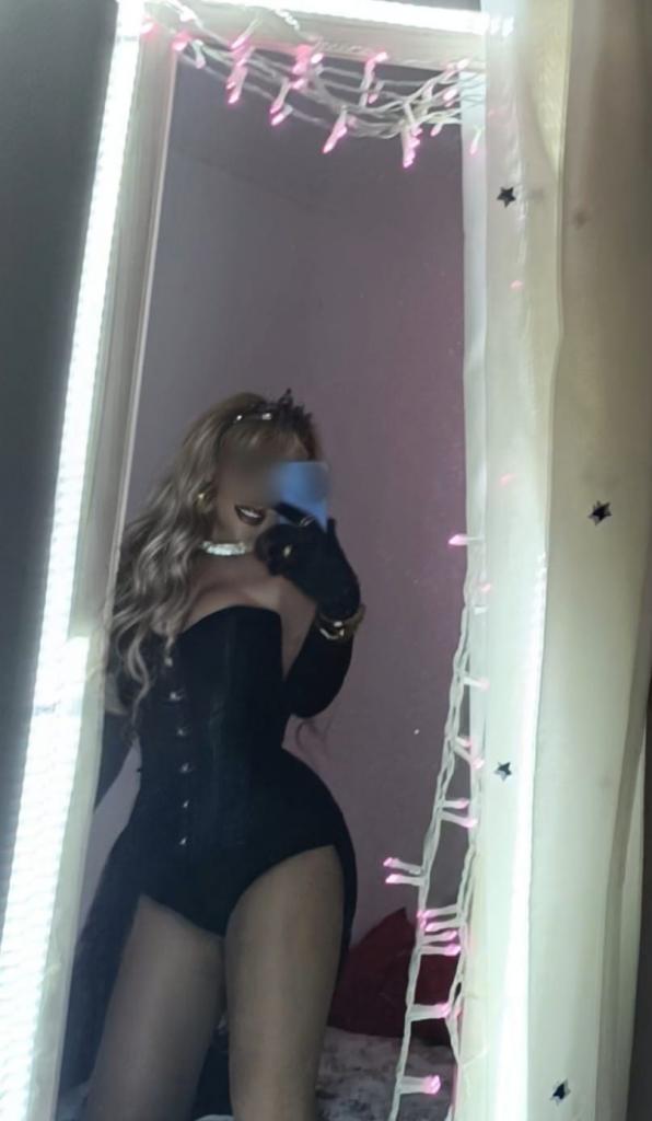 643705360: Chica busca chico en Málaga