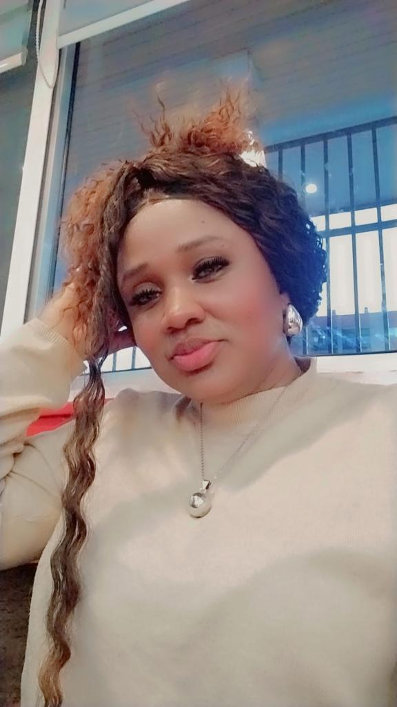 613383365: Chica busca chico en Huelva