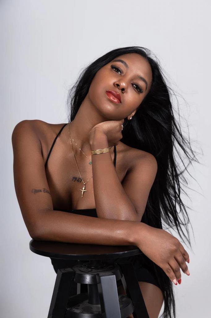 Chica busca chico en Tenerife: 