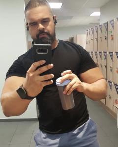 687716981: Chico busca chica en Madrid