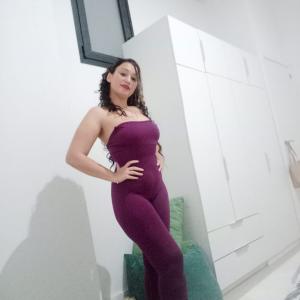 611348436: Chica busca chico en Sevilla