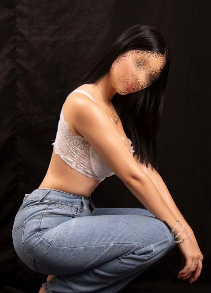 647345611: Chica busca chico en Madrid