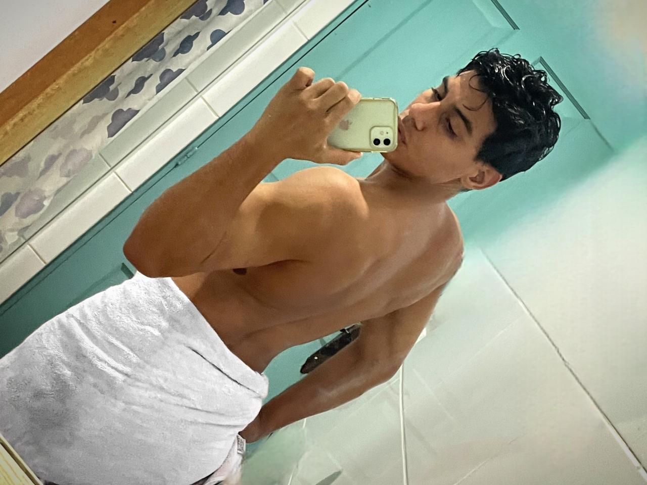 657029390: Chico busca chica en Málaga