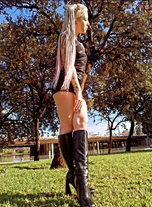 617409767: Chica busca chico en Valencia