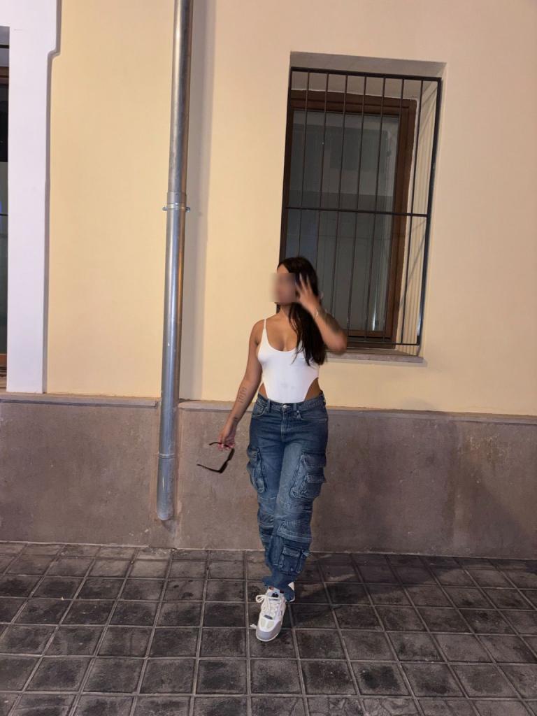 Chica busca chico en Alicante: Chica busca chico