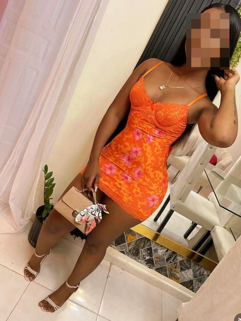 613570587: Chica busca chico en Pontevedra