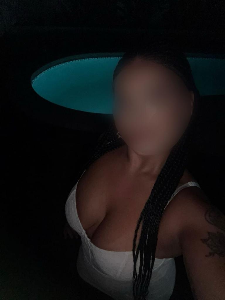 694227779: Chica busca chico en Sevilla