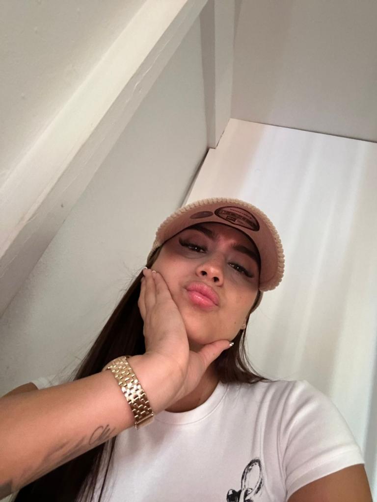 Chica busca chico en Valencia: Chica busca chico