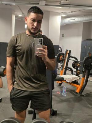 667839646: Chico busca chica en Sevilla