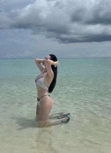 654976643: Chica busca chico en Barcelona