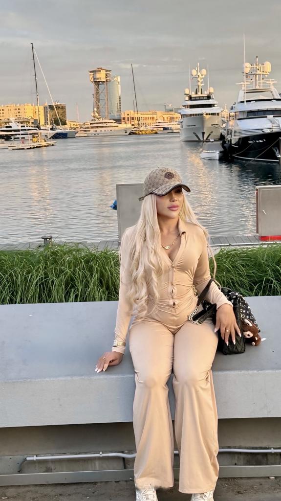 673918478: Chica busca chico en Gerona