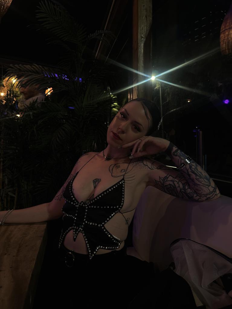 613593503: Chica busca chico en Barcelona