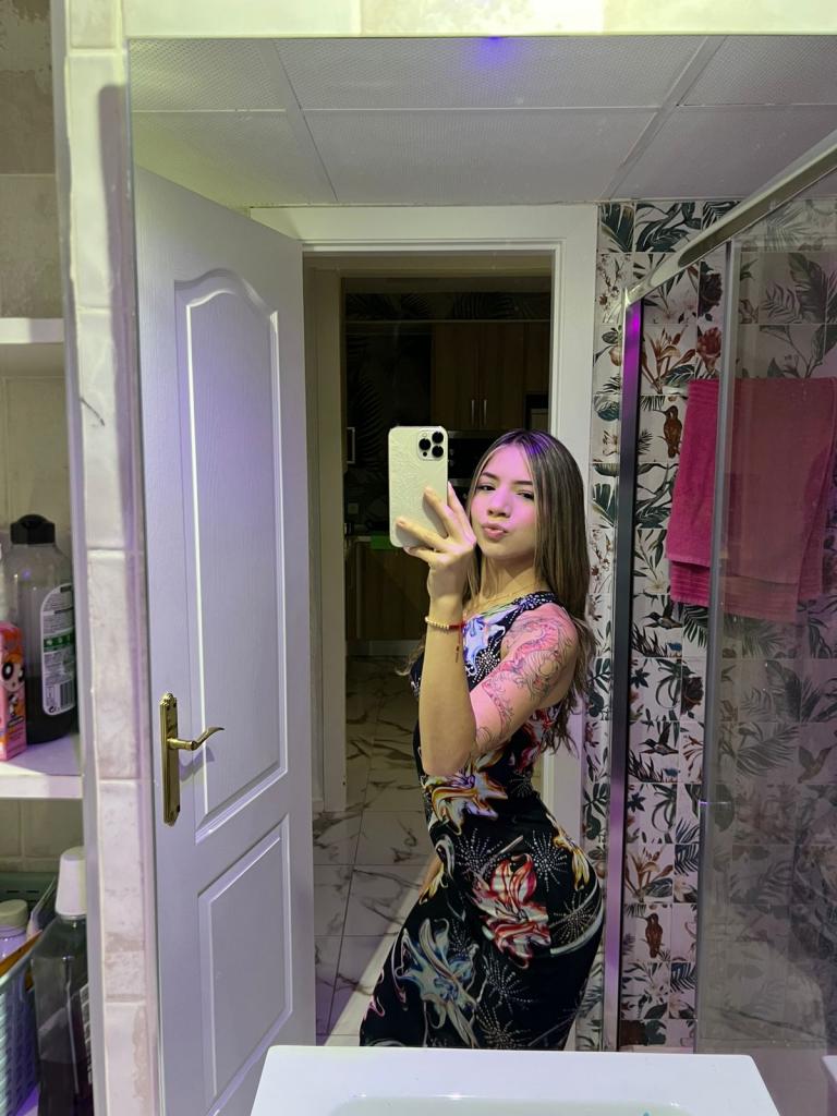 647215205: Chica busca chico en Málaga