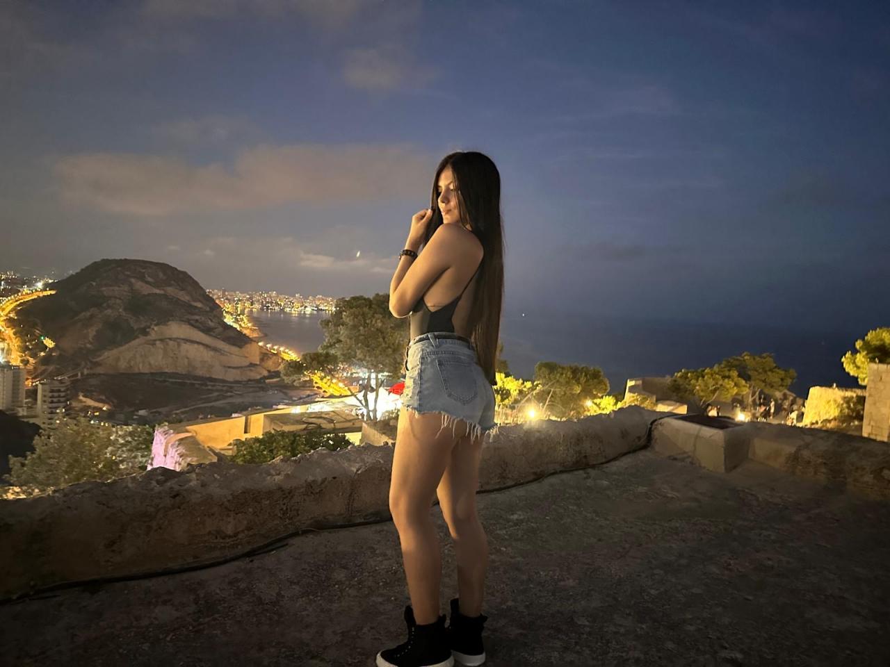 629771895: Chica busca chico en Alicante