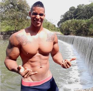 658285591: Chico busca chica en Valencia