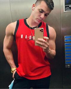 Chico busca chica en Málaga: 